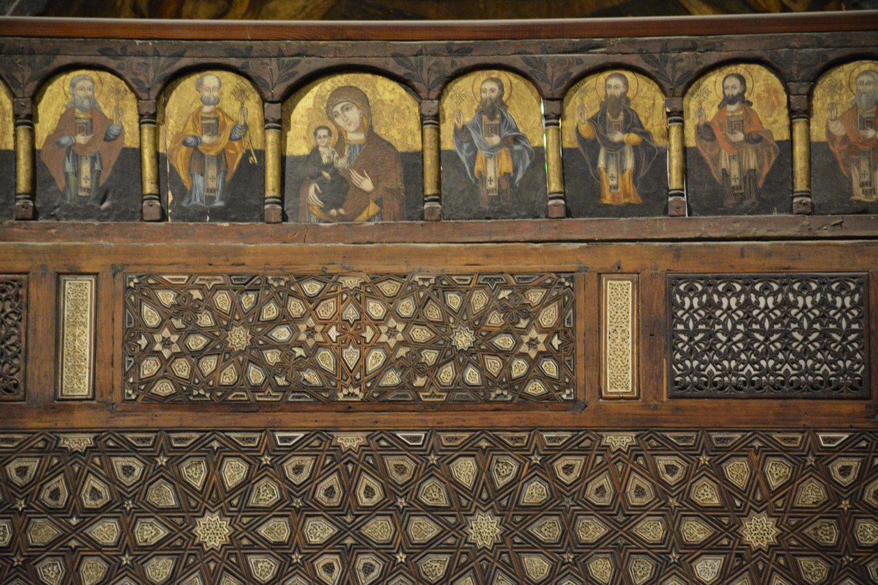 Innenraum der Sankt-Mercurius-Kirche Abu Sefein in Alt-Kairo, hölzerne Ikonostase von Albert Mansour