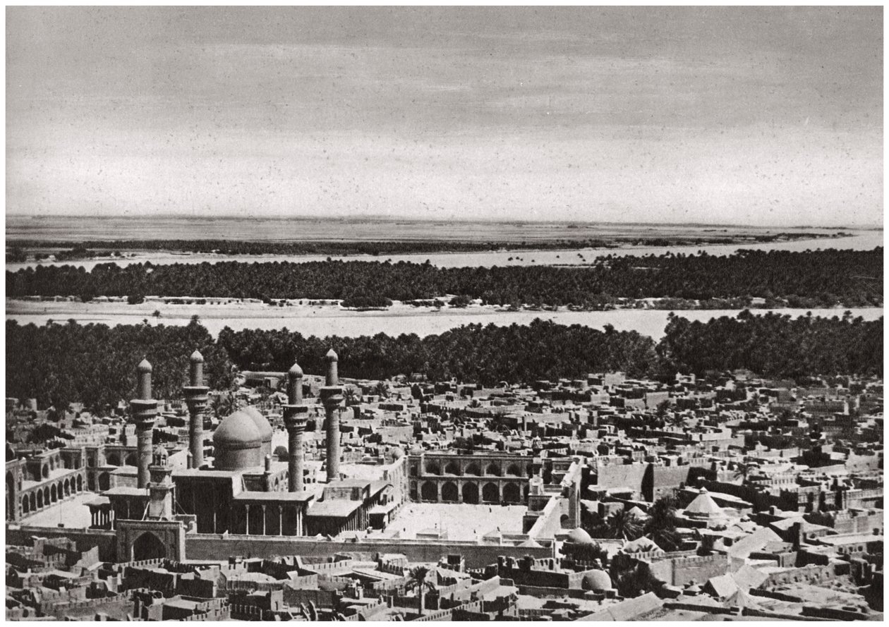 Die Kadhimiya, die heilige Stadt bei Bagdad, aus einem Flugzeug, Irak, 1925 von A. Kerim