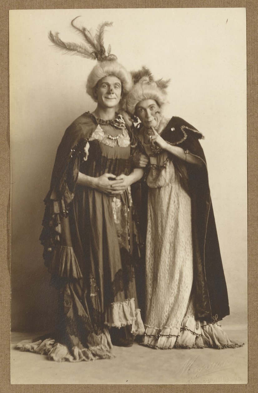 Mann und Frau in Kostümen mit Federhüten von A. Louis Mojonier