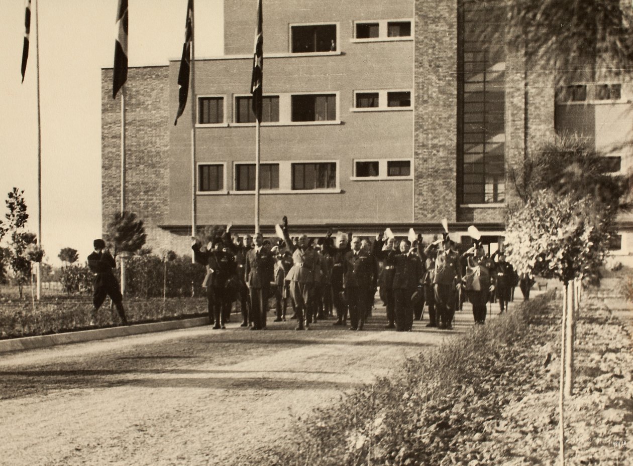 Einweihung der Gebäude des Königlichen Flughafens "Fausto Pesci" in Bologna, erbaut von der Firma Mauro Toschi fu Ulisse, in Anwesenheit des Duce Benito Mussolini, 24.10.1936 (s/w Foto) von Achille Villani