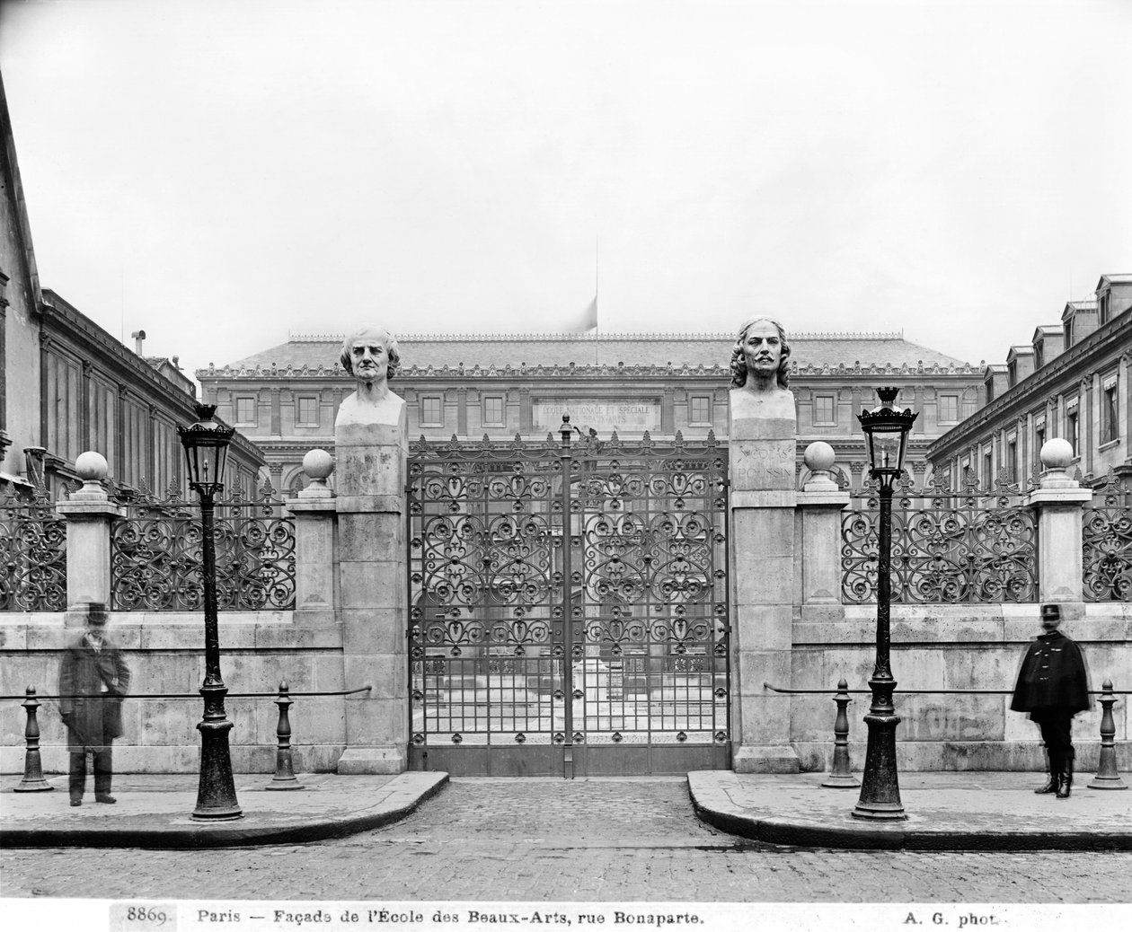 Ecole Nationale Superieure des Beaux-Arts, rue Bonaparte, ca. 1890-99 von Adolphe Giraudon