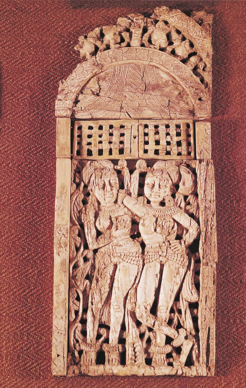 Indische geschnitzte Tafel mit zwei weiblichen Figuren unter einem Torana, aus Begram, Afghanistan, 1.-2. Jahrhundert von Afghan School