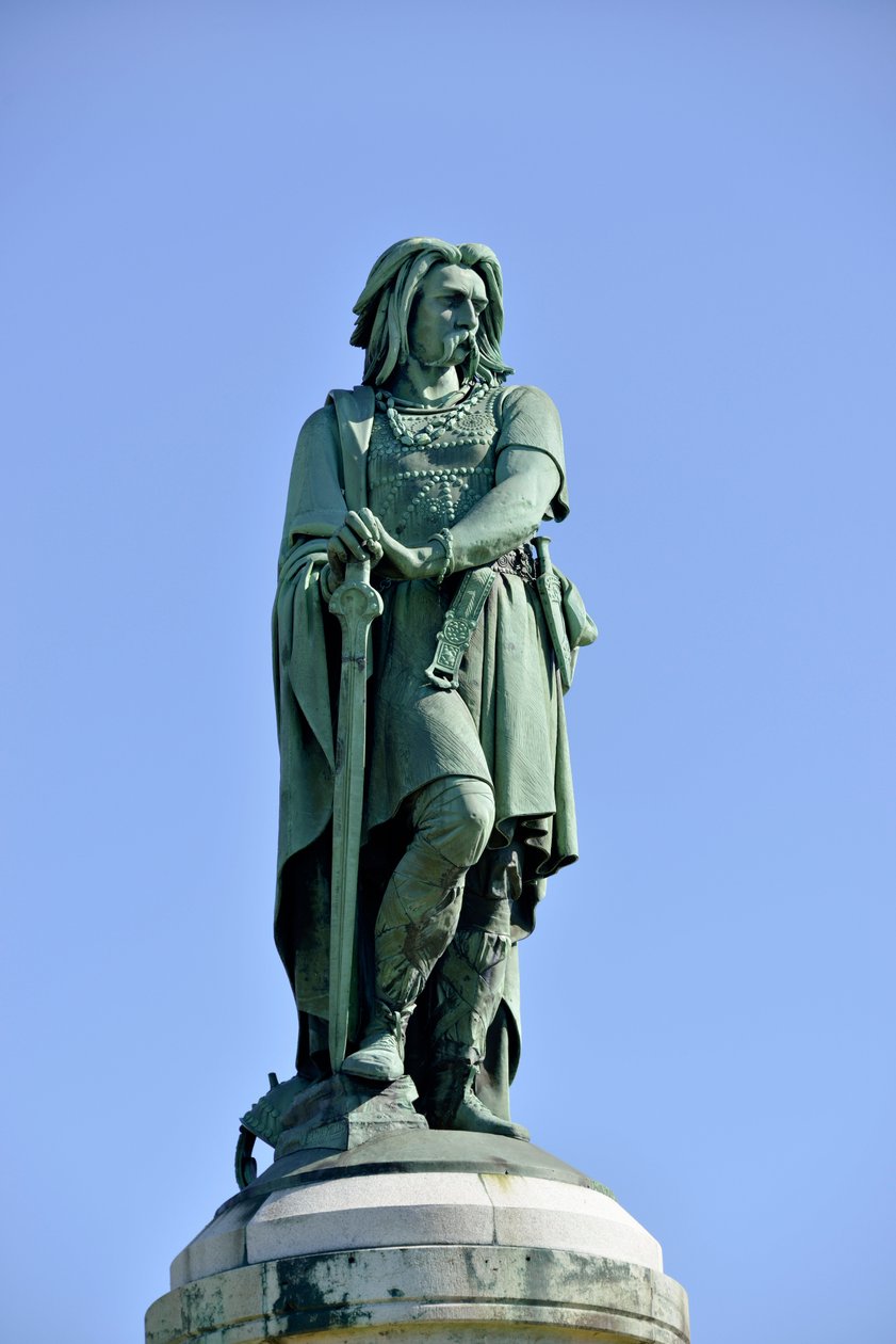 Kolossale Statue von Vercingetorix (72-46 v. Chr.), Gallischer Anführer. Skulptur von Millet Aime (1819-1891) 6,60 m hoch, errichtet 1865 auf dem westlichen Teil des Mont Auxois (Sockel 7 m hoch von Viollet Le Duc) Alise Sainte Reine 1865 von Aime Millet