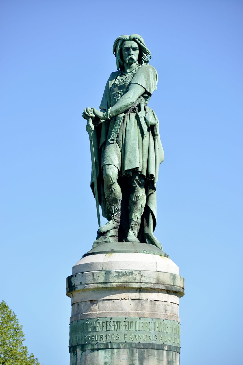 Kolossale Statue von Vercingetorix (72-46 v. Chr.), Gallischer Anführer - Skulptur von Millet Aime (1819-1891) 6,60 m hoch, errichtet 1865 im westlichen Teil des Mont Auxois (Sockel 7 m hoch von Viollet Le Duc) Alise Sainte Reine 1865 von Aime Millet