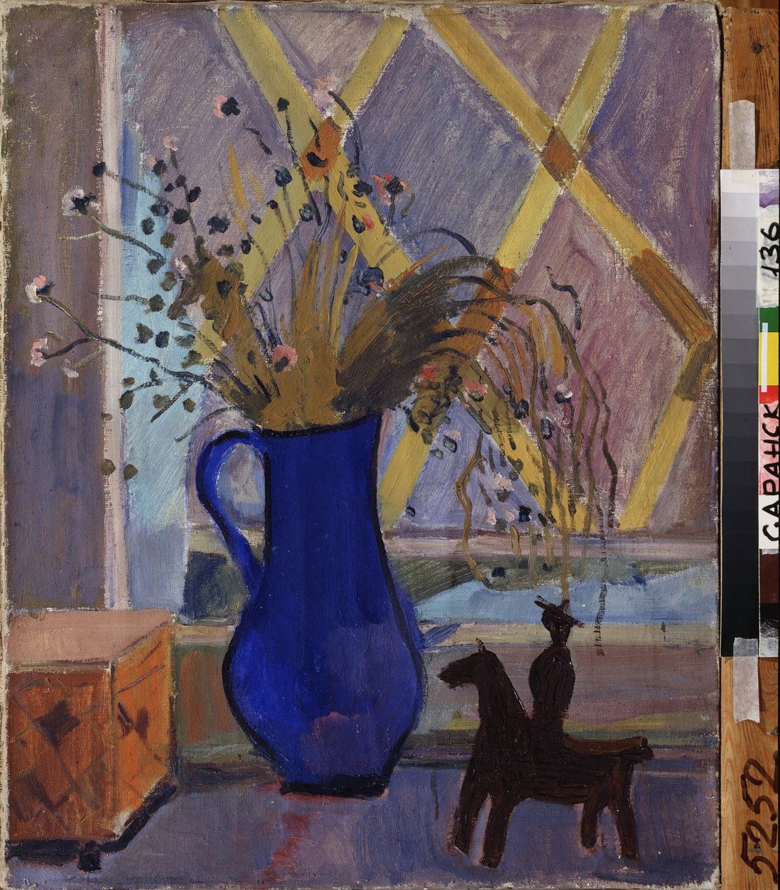 Während der Belagerung von Leningrad (Sankt Petersburg). Ein Blumenstrauß in einer blauen Vase. Gemälde von Alexander Isaakovich Rusakov (1898-1952), Öl auf Leinwand, um 1943. Russische Kunst, 20. Jahrhundert, moderne Kunst. Staatliches S. Ersya Mordovian  von Aleksandr Isaakovich Rusakov