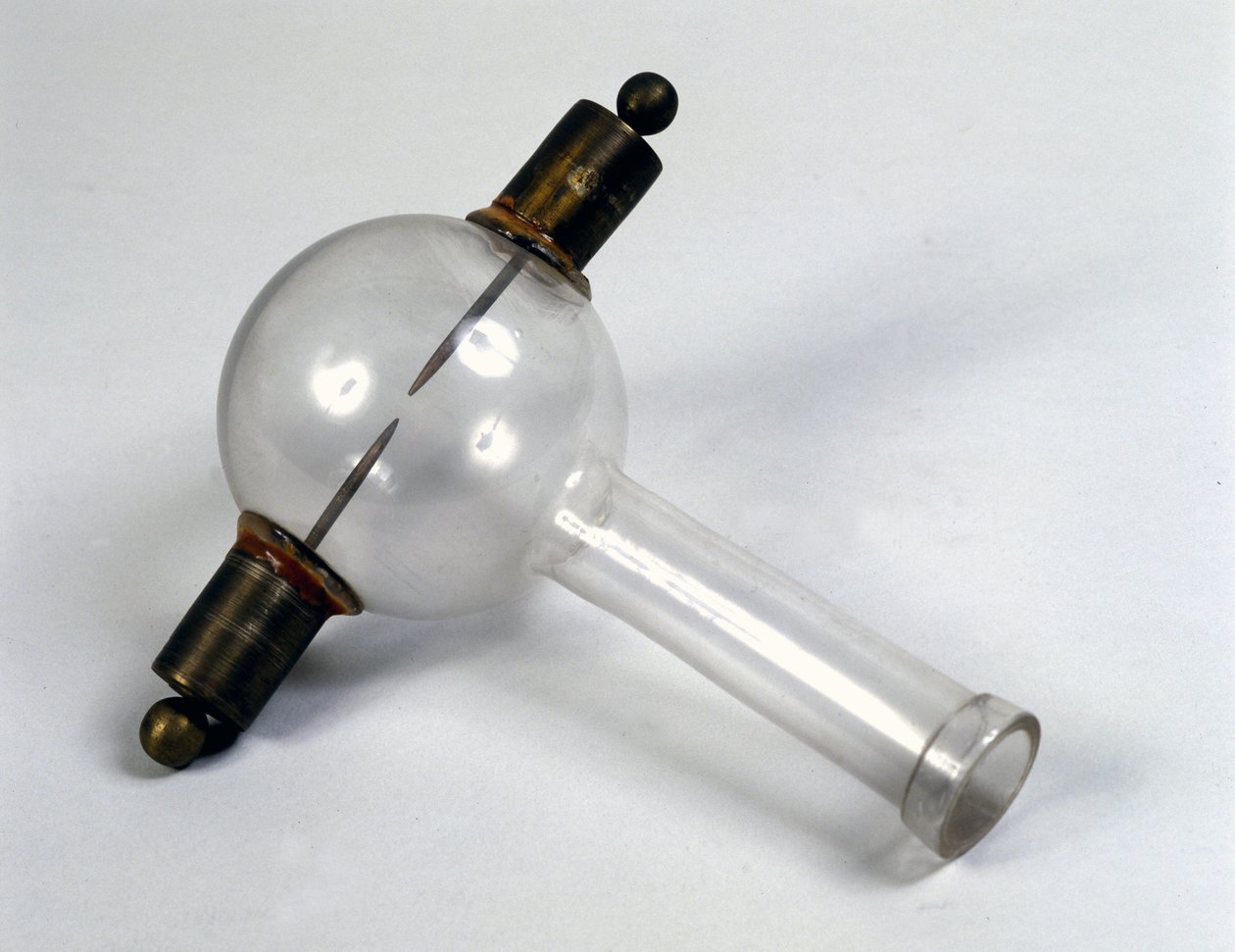 Die elektrische Pistole von Alessandro Volta zur Zündung von Methan. Museum für Wissenschaft und Technologie, Mailand. von Alessandro Volta