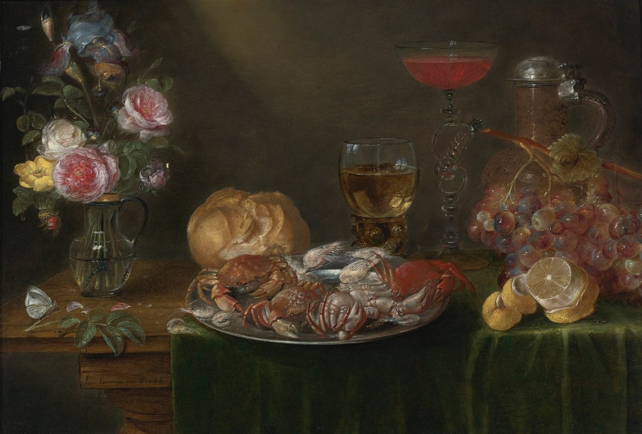 Stillleben mit einer Vase mit Blumen, einem Zinnteller mit Krabben und Garnelen, Weingläsern, einem Krug, Trauben und einer Zitrone von Alexander Adriaenssen