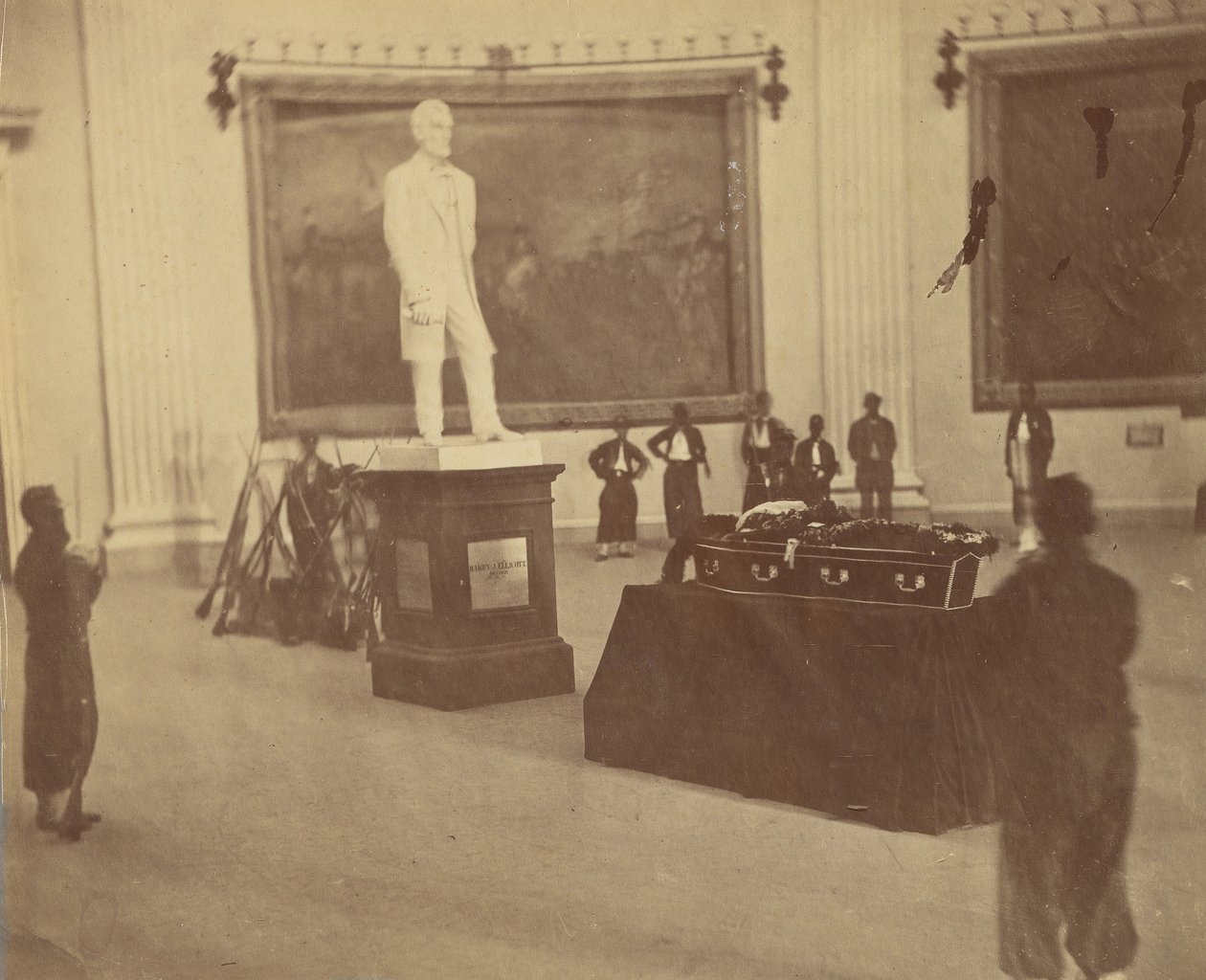 [Thaddeus Stevens aufgebahrt in der Rotunde des Kapitols in Washington] von Alexander Gardner