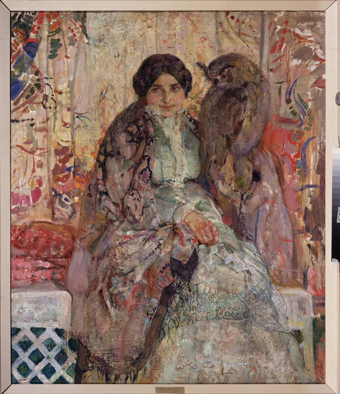 Frau mit einem Uhu von Alexander Ivanovich Savinov