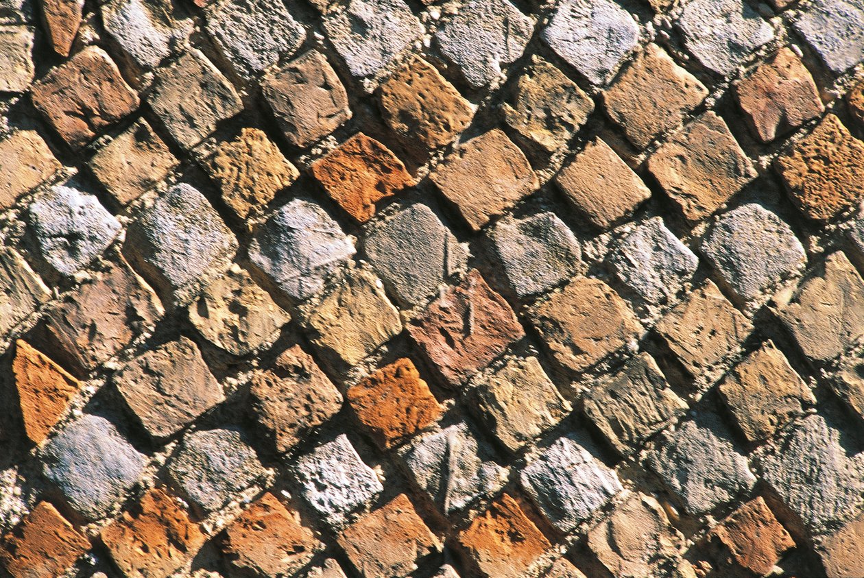 Nahaufnahme eines Opus Reticulatum-Bodens. Civitella Akropolis, Italien, Region Abruzzen, Chieti von Nicolas Toussaint Charlet