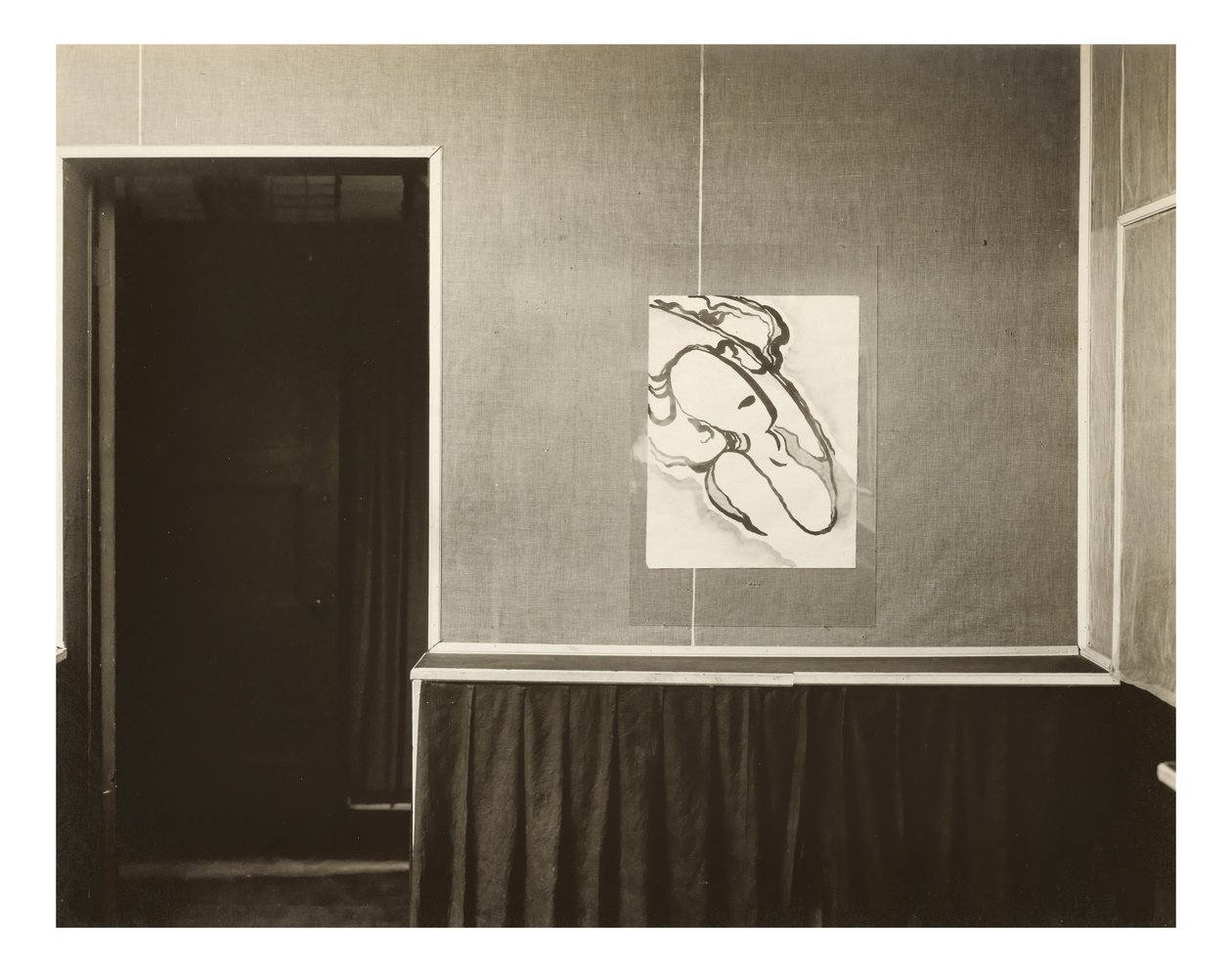 Hauptraum - Wand, neben der Tür, links von Alfred Stieglitz