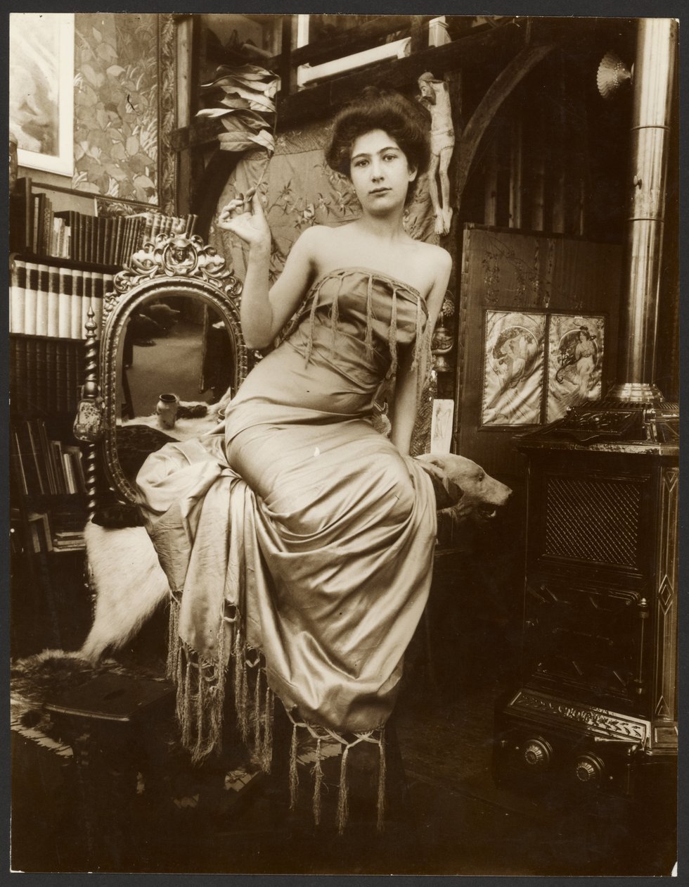Weibliches Modell mit Lorbeerzweig, Paris von Alphonse Maria Mucha