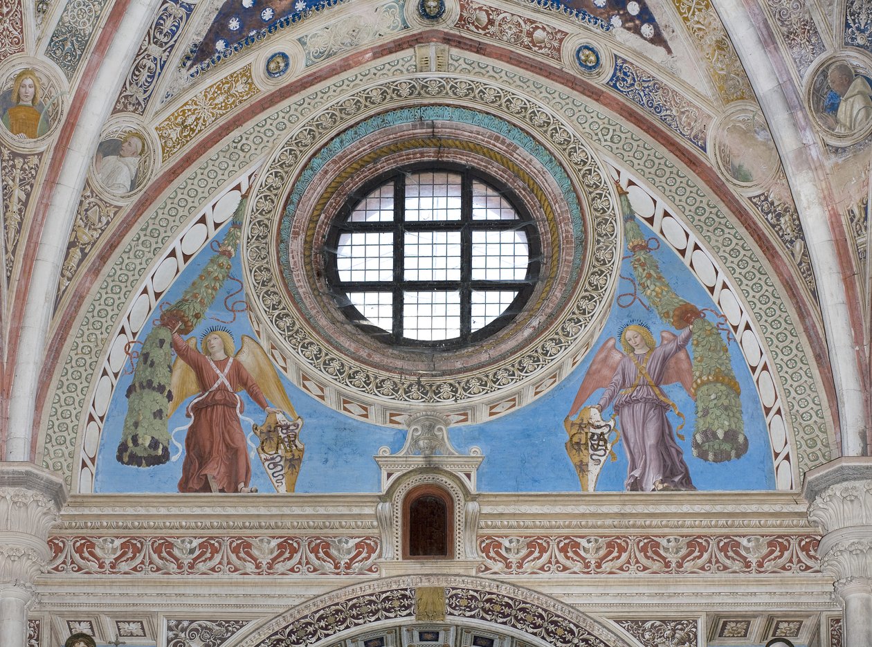 Engel mit Schilden, die Girlanden halten von Ambrogio da Fossano