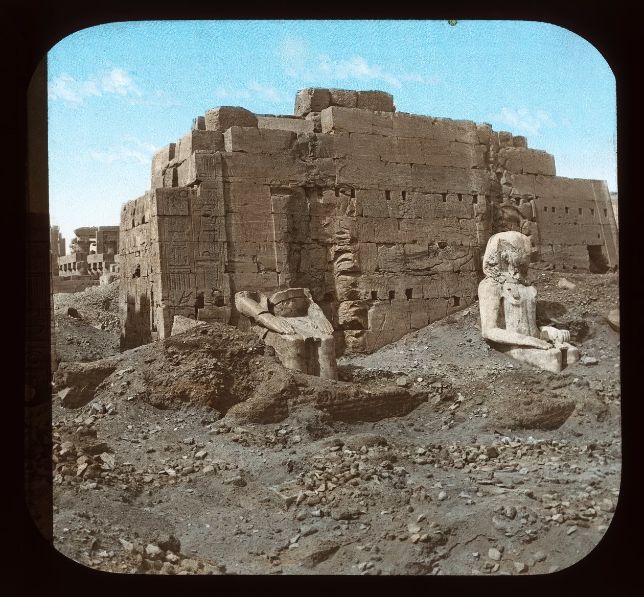 Ägypten - Karnak, große Statuen von American Photographer