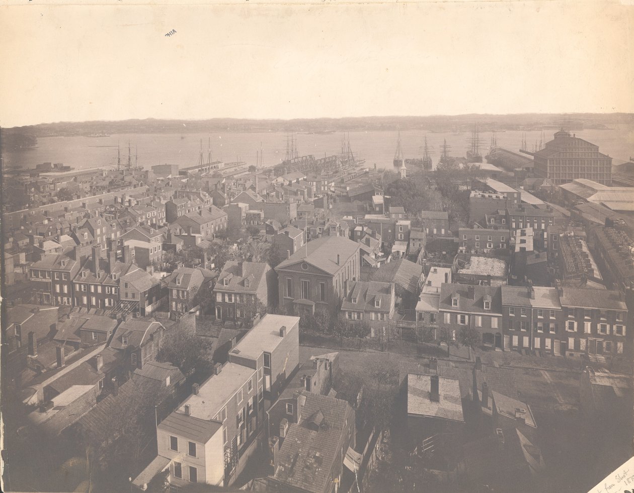Panorama von Philadelphia, Ostansicht - Ost vom Schutzturm, 1870 von American Photographer