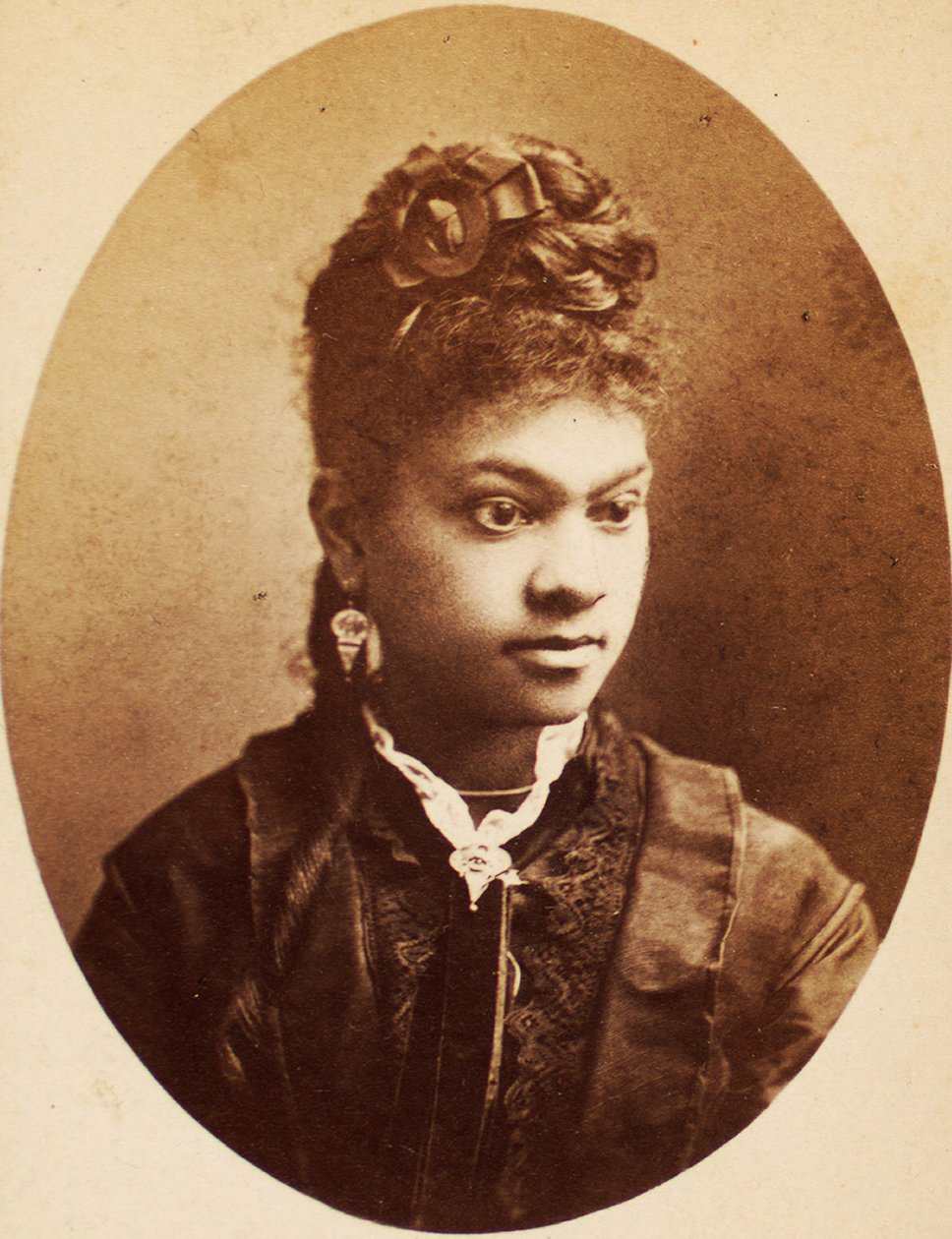 Carte de visite einer jungen afroamerikanischen Frau, ca. 1870 von American Photographer