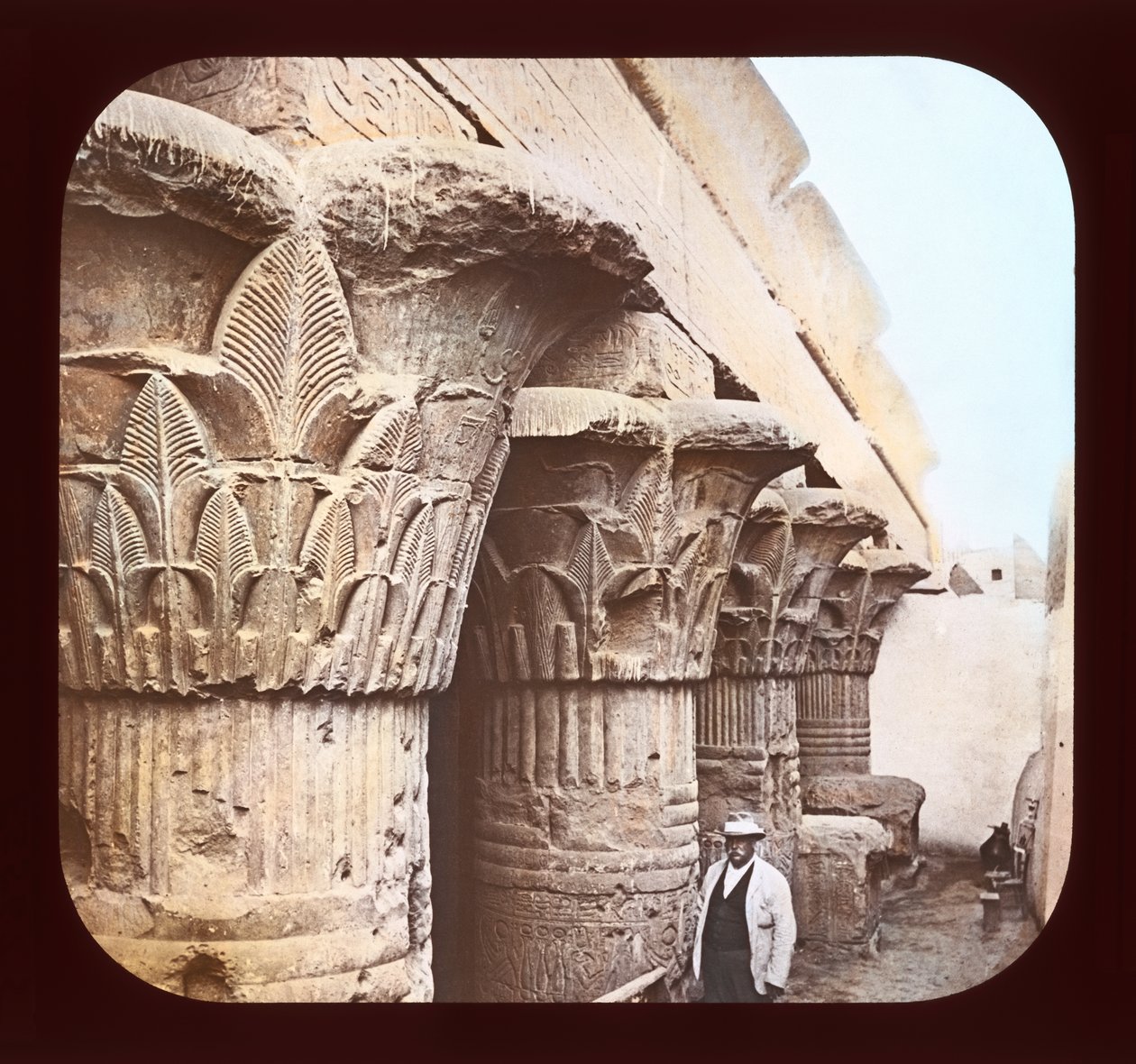 Säulen im Tempel von Esneh von American Photographer