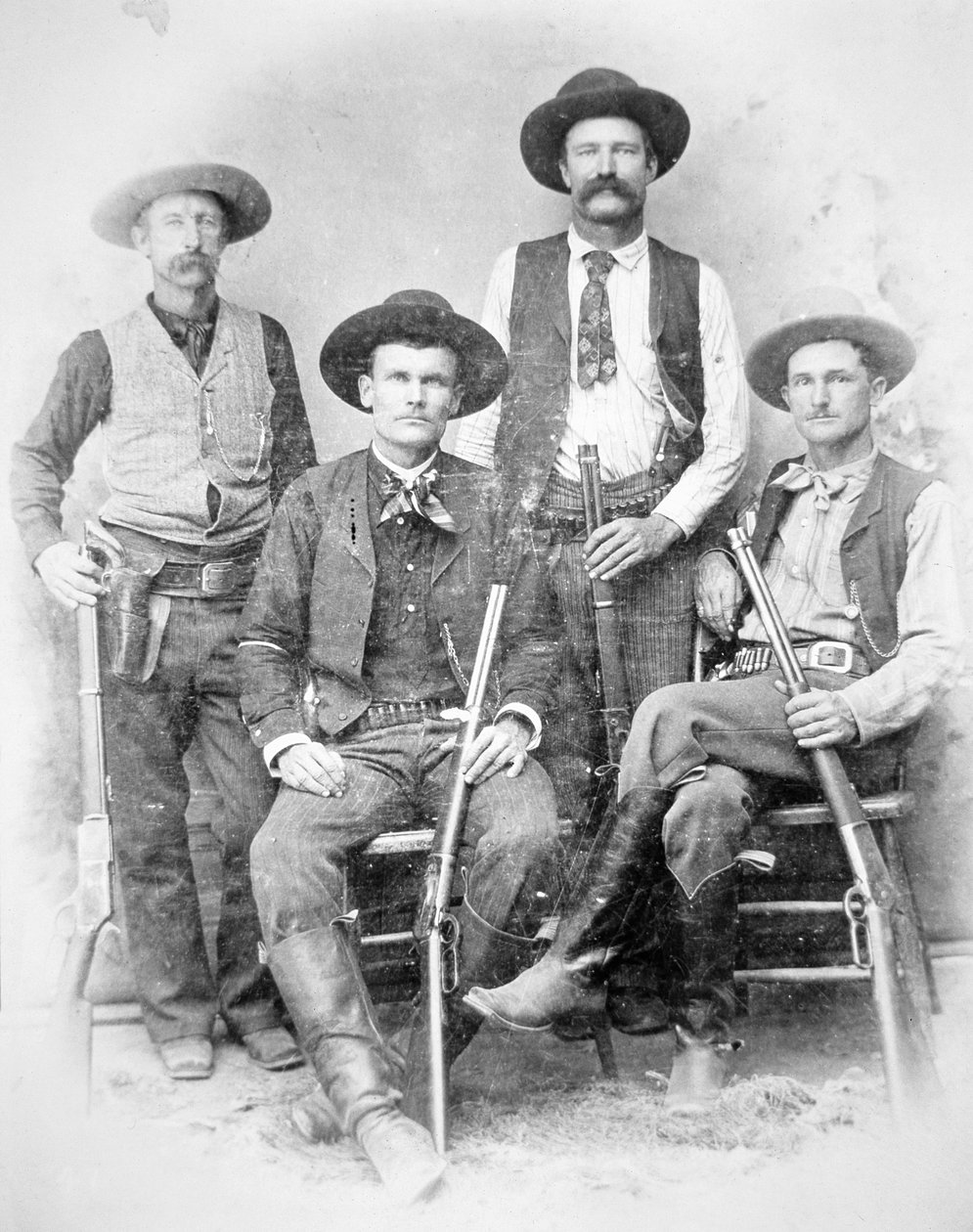 Texas Rangers bewaffnet mit Revolvern und Winchester-Gewehren von American Photographer