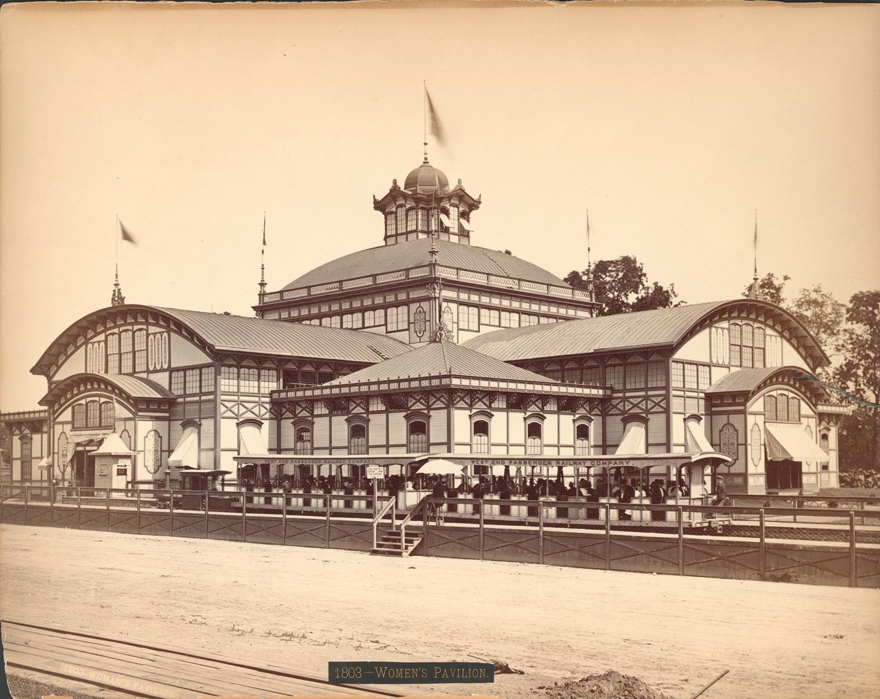 Das Frauenpavillon, Centennial International Exhibition, Philadelphia, 1876 (Albuminabzug) von American Photographer