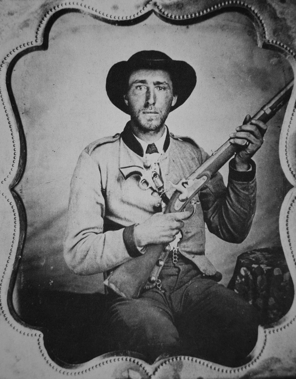 Unbekannter Soldat der Konföderierten posiert im Fotostudio von American Photographer