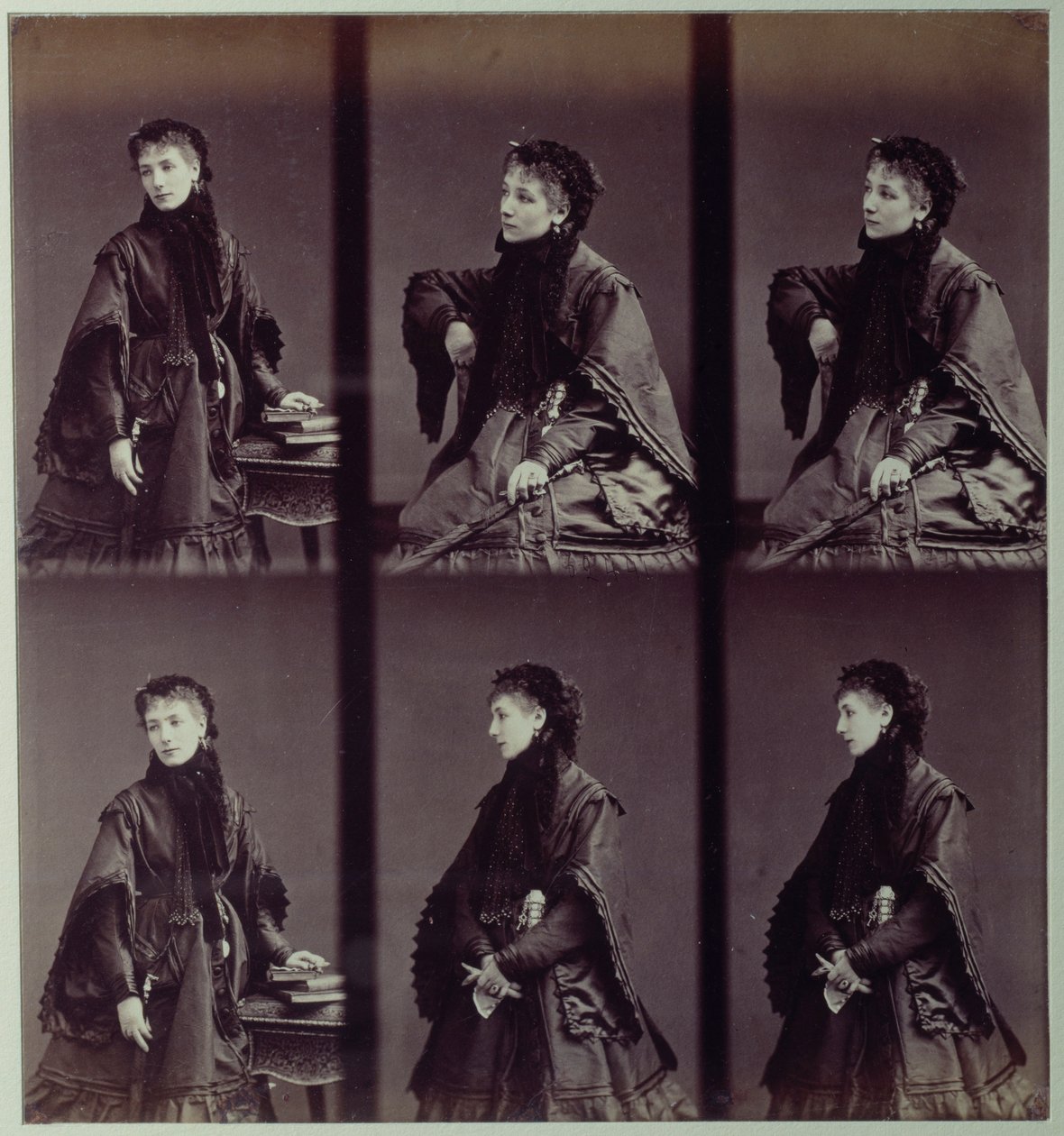 Porträt von Sarah Bernhardt (1844-1923) in Stadtbekleidung von Andre Adolphe Eugene Disderi