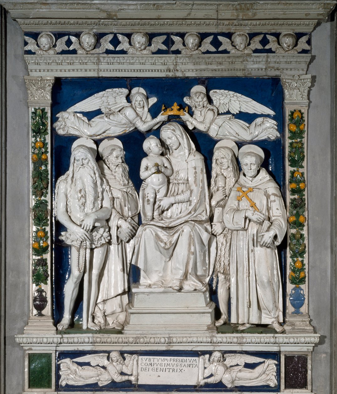 Die Jungfrau des Zufluchtsortes Die Jungfrau Maria und das Jesuskind umgeben von St. Onuphre dem Einsiedler, St. Antonius der Große, St. Maria Magdalena und St. Franziskus von Andrea Della Robbia