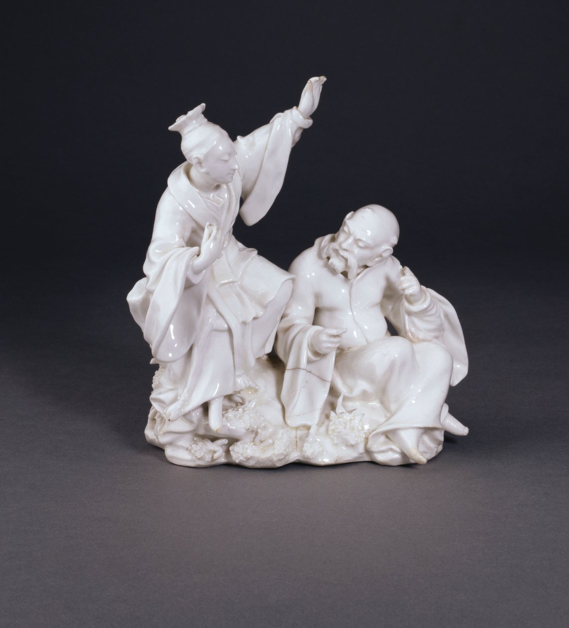Eine Derby-Chinoiserie-Gruppe mit trockener Kante, emblematisch für das Hören aus einem Satz der Sinne, ca. 1750-52 von Andrew Planché