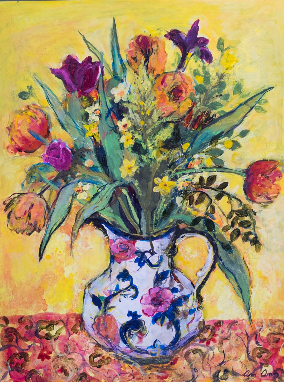 Krug mit Frühlingsblumen auf gelbem Grund von Ann Oram