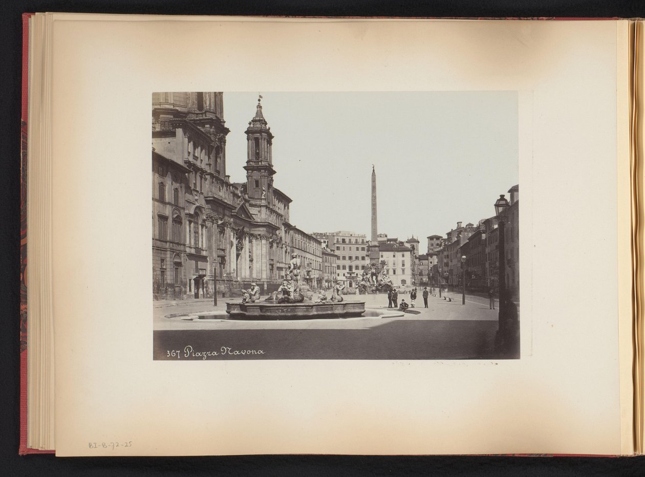 Ansicht der Piazza Navona mit Brunnen in Rom, Italien von Anonymous