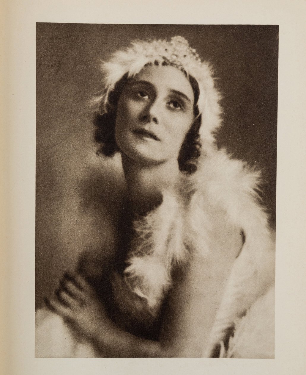 Anna Pavlova im Ballett Der sterbende Schwan von Camille Saint-Saens von Anonymous Anonymous