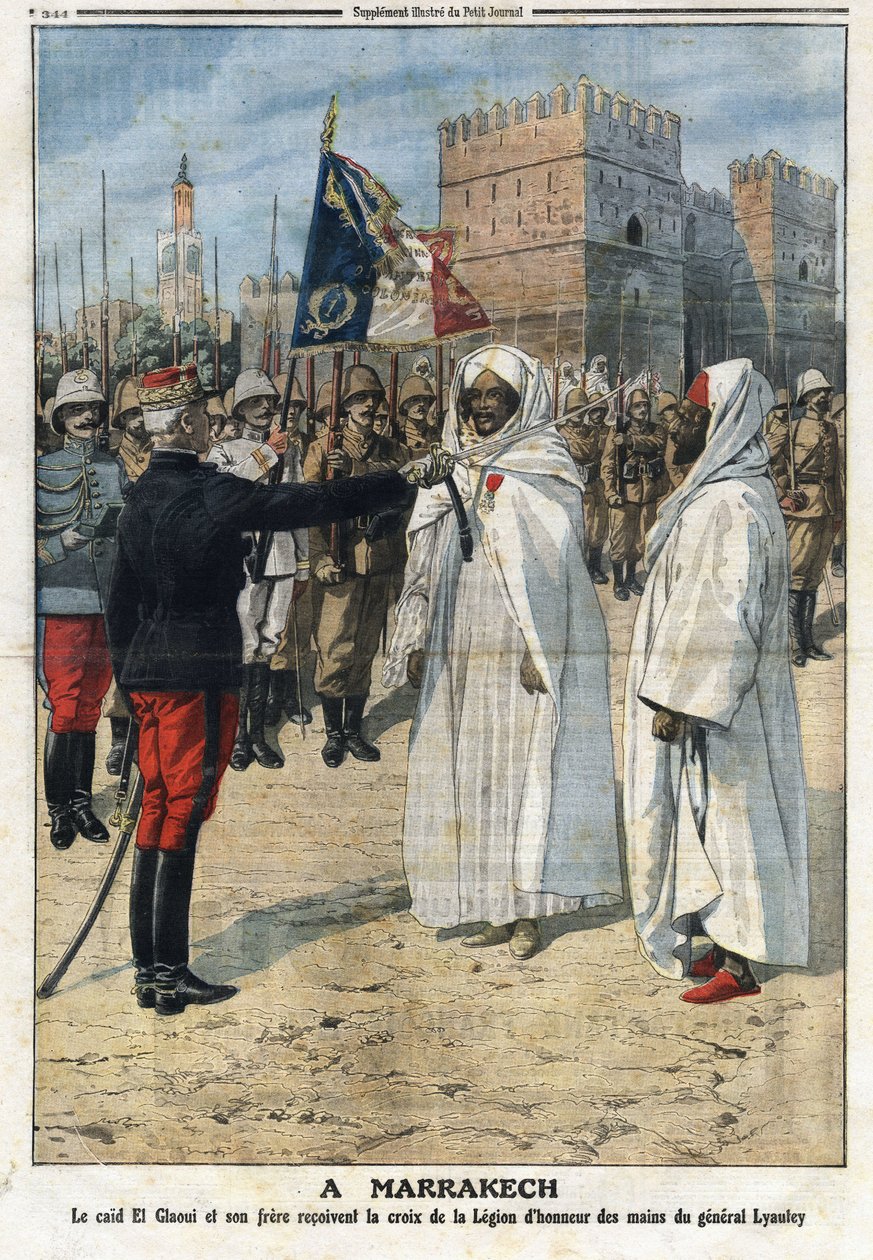 General Hubert Lyautey (1854-1934) überreicht das Kreuz der Ehrenlegion an den Kaid (Pascha) Thami El-Glaoui (1879-1956) und seinen Bruder in Marrakesch, Marokko. Illustration aus „The Petit Journal“ vom 25. April 1925 von Anonymous Anonymous