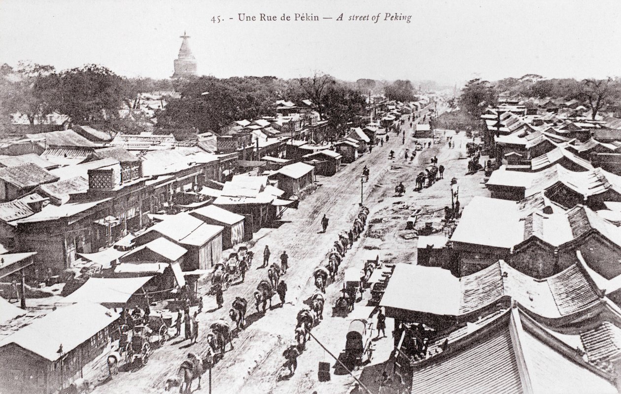 Ansicht einer Straße in Peking, China, Fotografie vom Anfang des 20. Jahrhunderts - Privatsammlung von Anonymous Anonymous