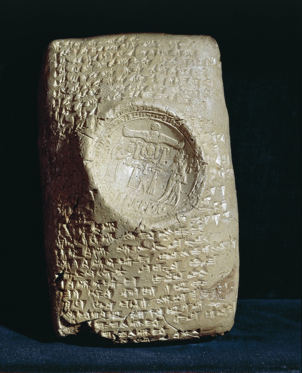 Tafel mit babylonischer Keilschrift aus den Ruinen des antiken Ugarit (heutiges Ras-Schamra) von Babylonian Babylonian