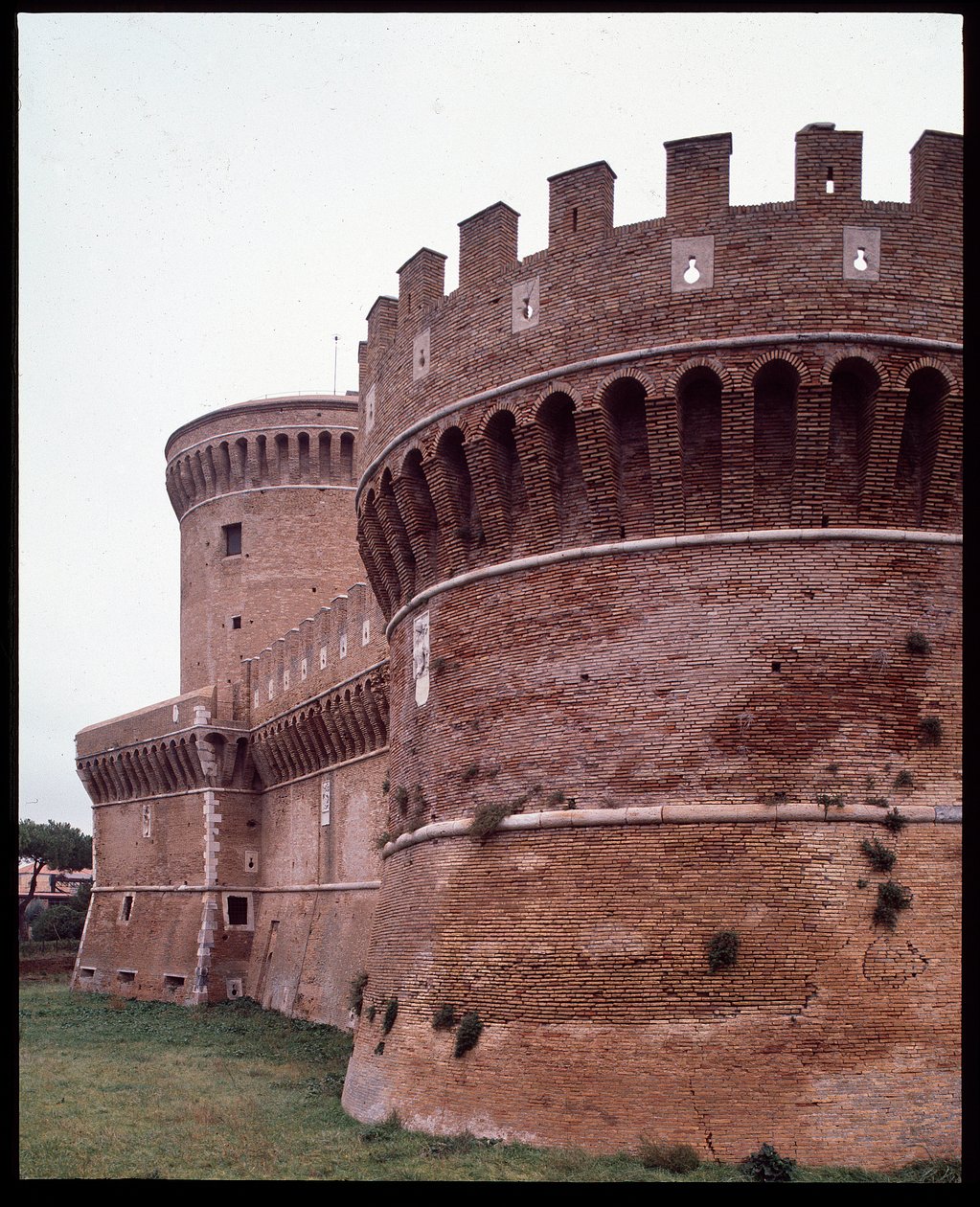Mittelalterliche Kunst: Ansicht der Burg von Papst Julius II. (Giulio), realisiert von Architekt Baccio Pontelli, Gregoriopoli von Baccio Pontelli