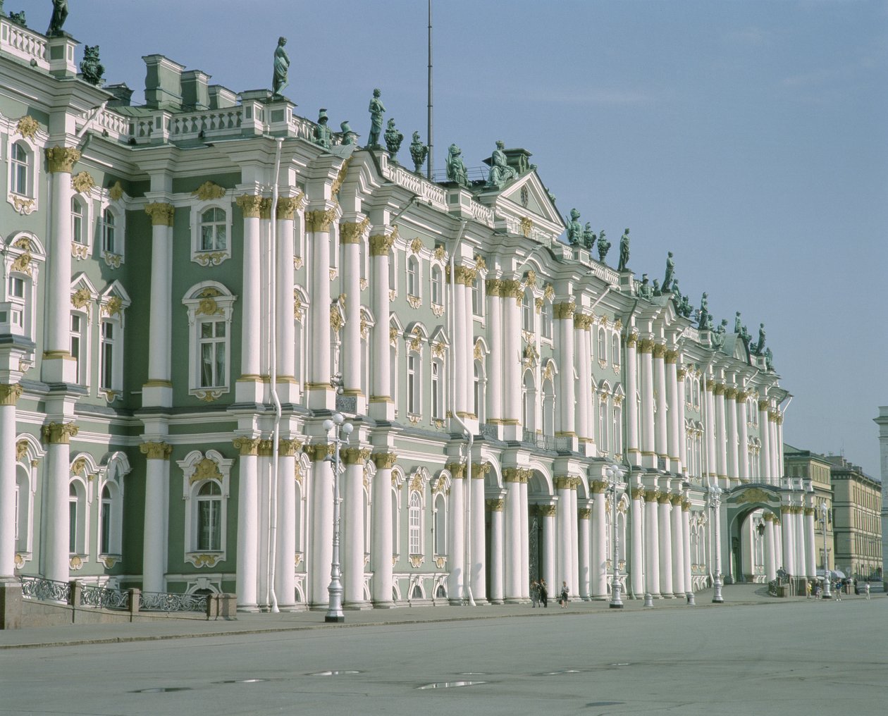 Ansicht der Südfassade vom Palastplatz, erbaut 1753-62 von Bartolomeo Franceso Rastrelli