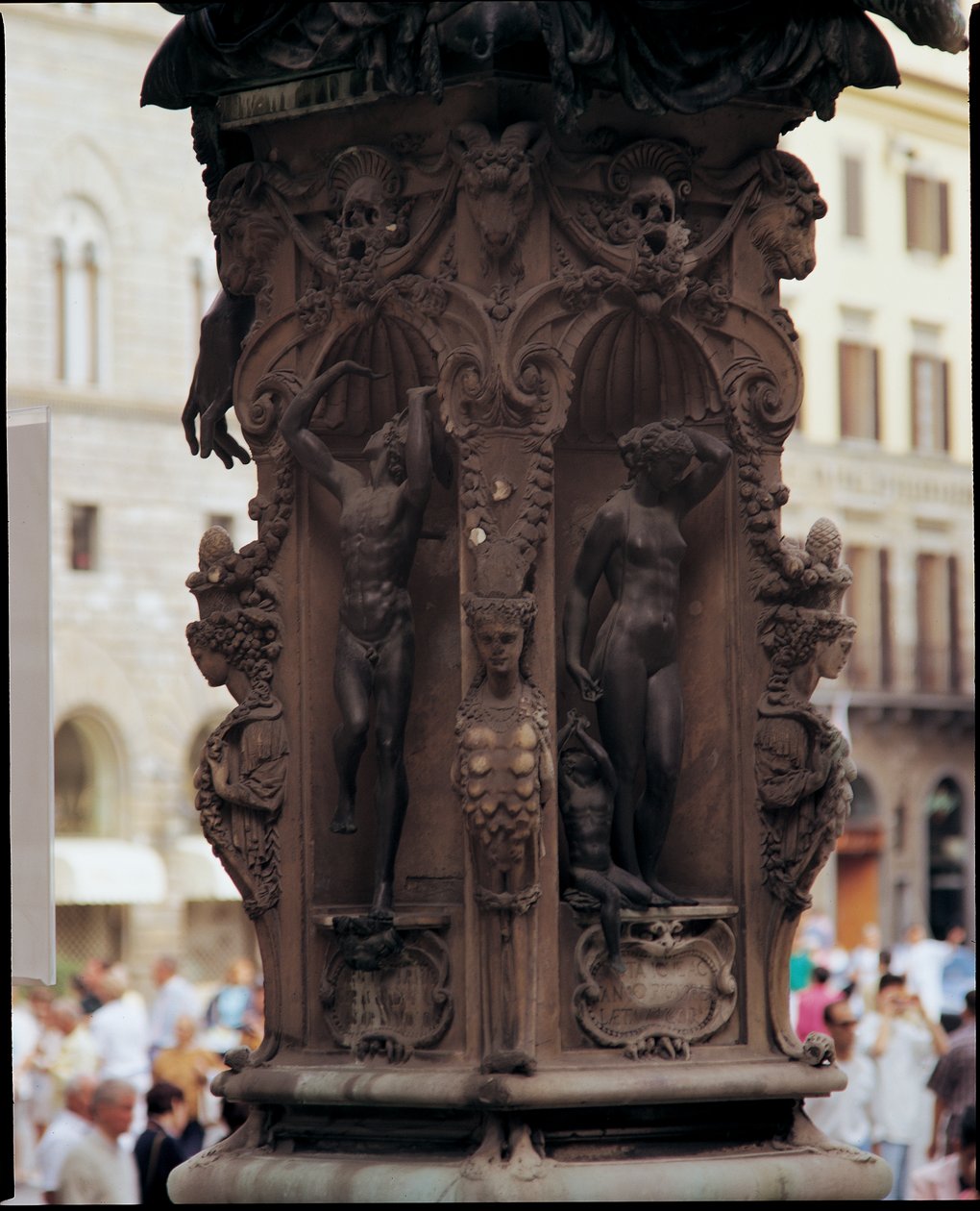 Merkur, Danae und Perseus, von der Basis einer Skulptur von Perseus mit dem Haupt der Medusa (Detail) von Benvenuto Cellini
