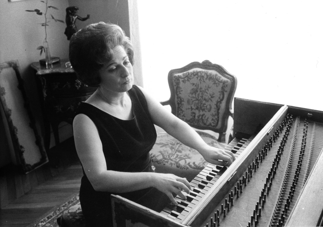 Huguette Dreyfus von Bernard Perrine