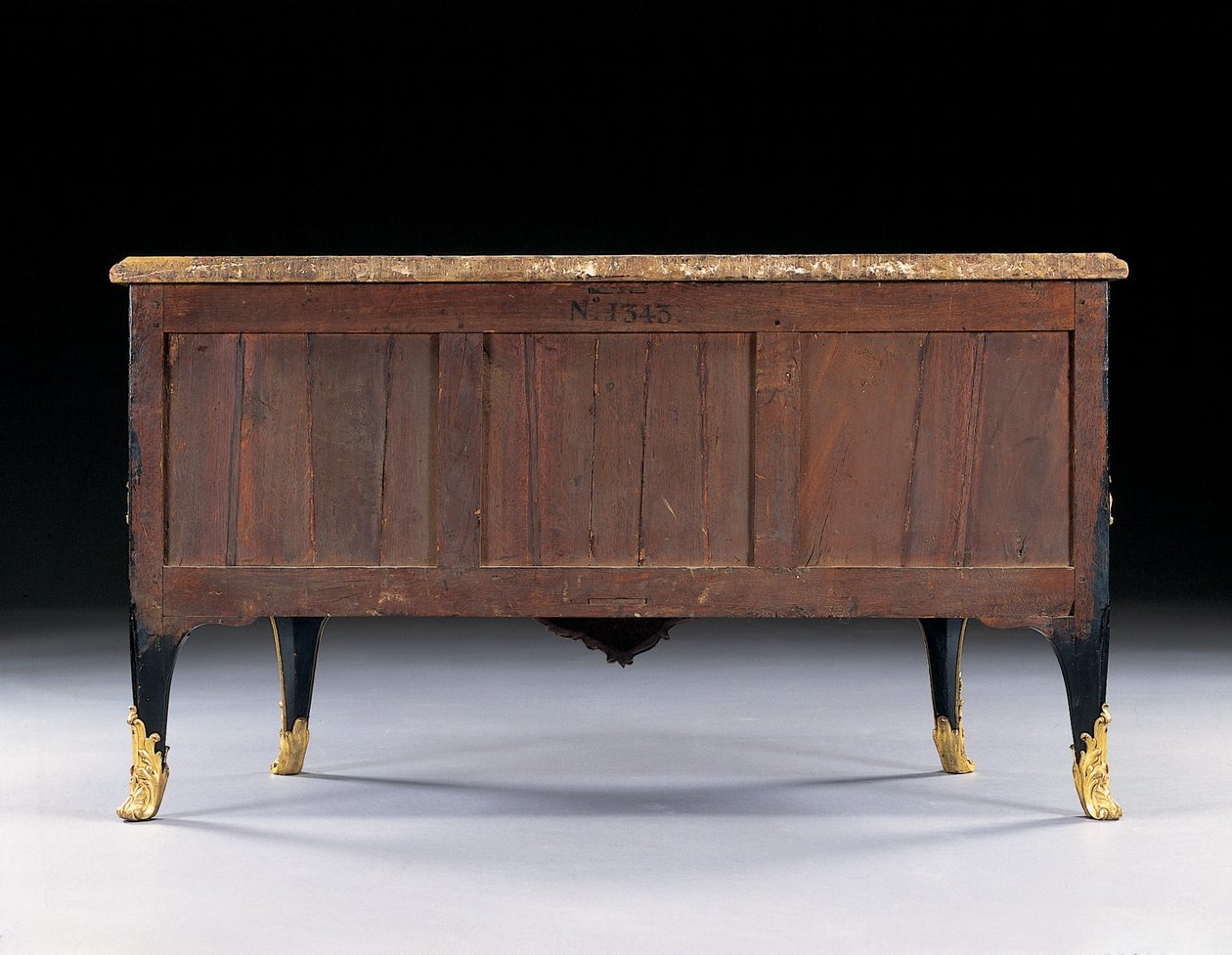 Kommode, ca. 1745 (mit Ormolu montierter japanischer Lack & ebonisiertes Holz) von Bernard van Risenburgh II