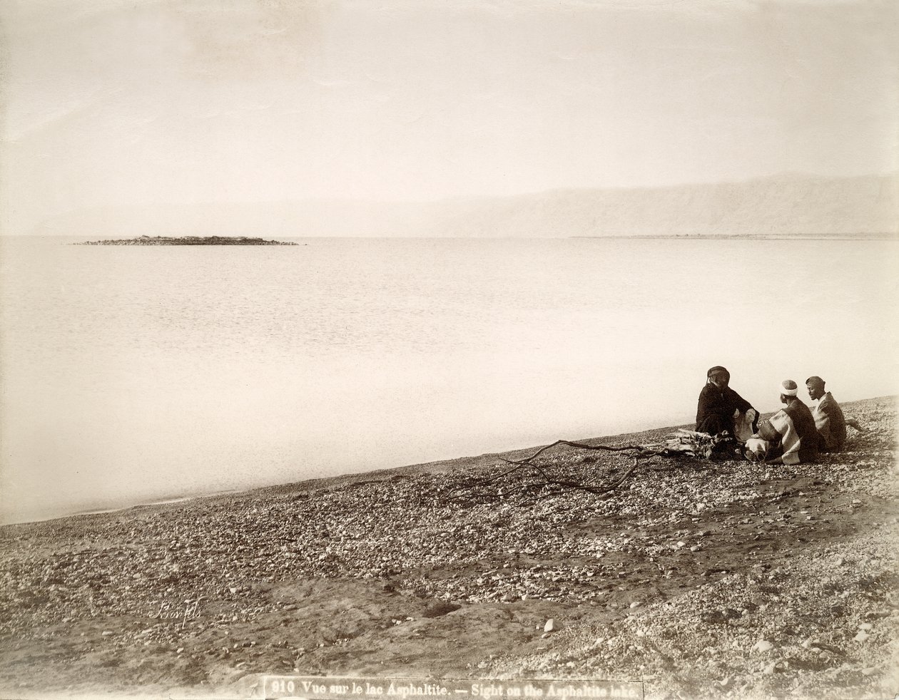 Das Nordende des Toten Meeres mit der Insel Rujm el Bahr, ca. 1867-96 von Bonfils Studio