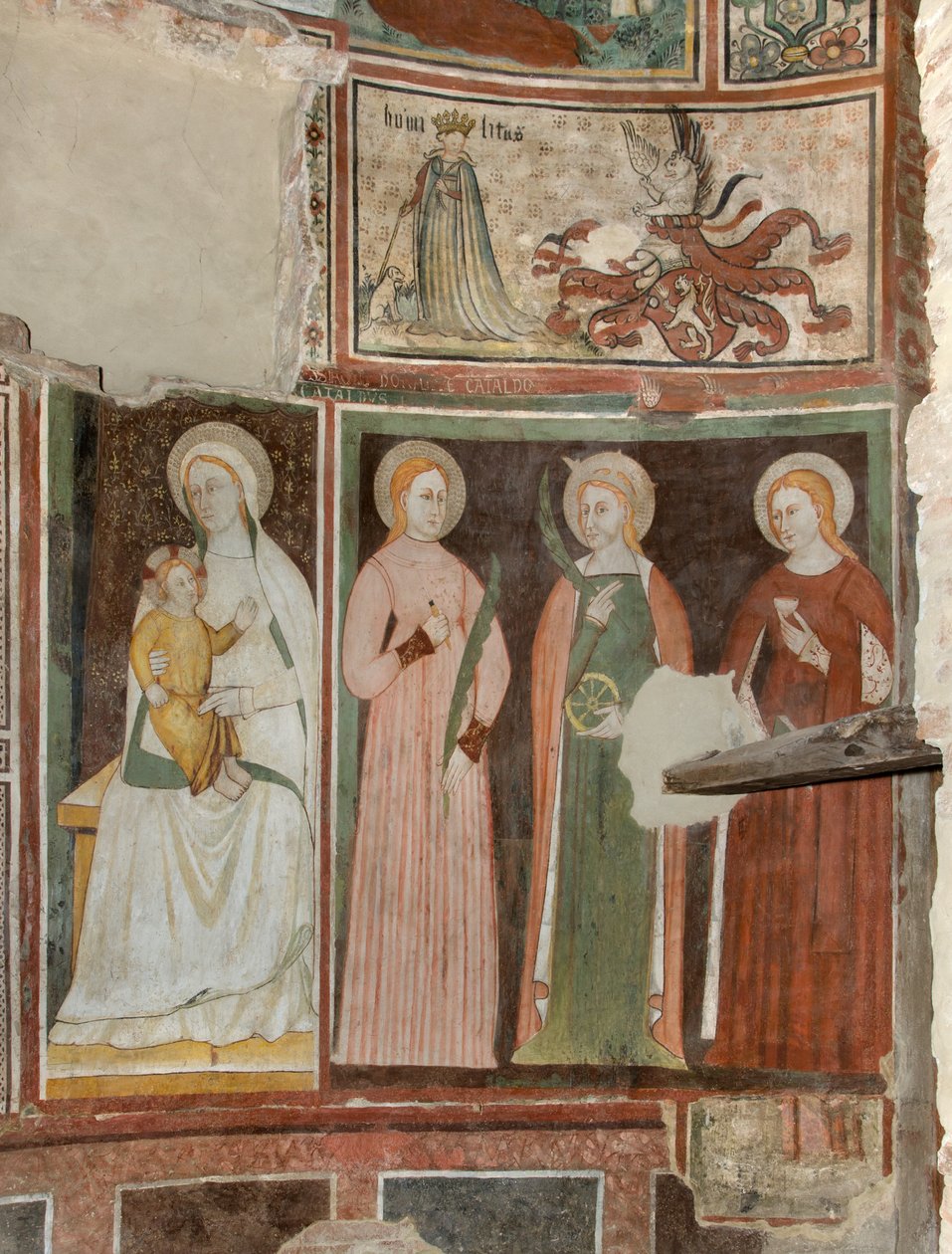 Nördliches Querschiff, Altar des Erzengels Michael, Fresken von Bonifacio Bembo, Jungfrau und Kind, Heilige Aquilina und Heilige Katharina von Alexandria, Symbol der Demut oben von Bonifacio Bembo