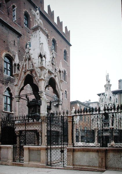 Grabdenkmal von Mastino II Della Scala (1308-51) von Bonino da Campione