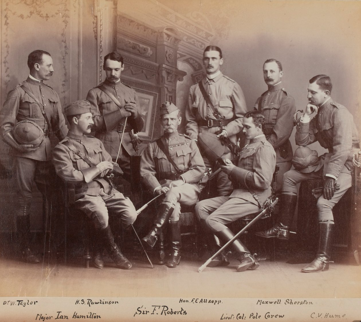 Sir Frederick Sleigh Roberts mit seinen Offizieren von British Photographer