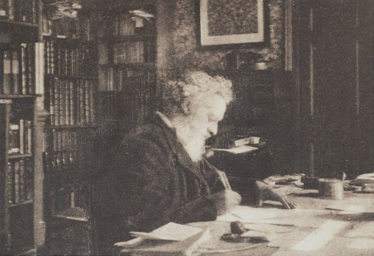 Büchersammler William Morris in seiner Bibliothek im Kelmscott House, Hammersmith von British Photographer