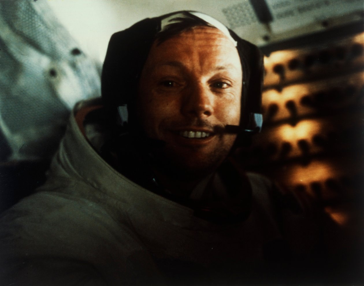 Kommandant Neil Armstrong im Mondmodul auf dem Mond, Apollo 11 Mission, Juli 1969 von Buzz Aldrin