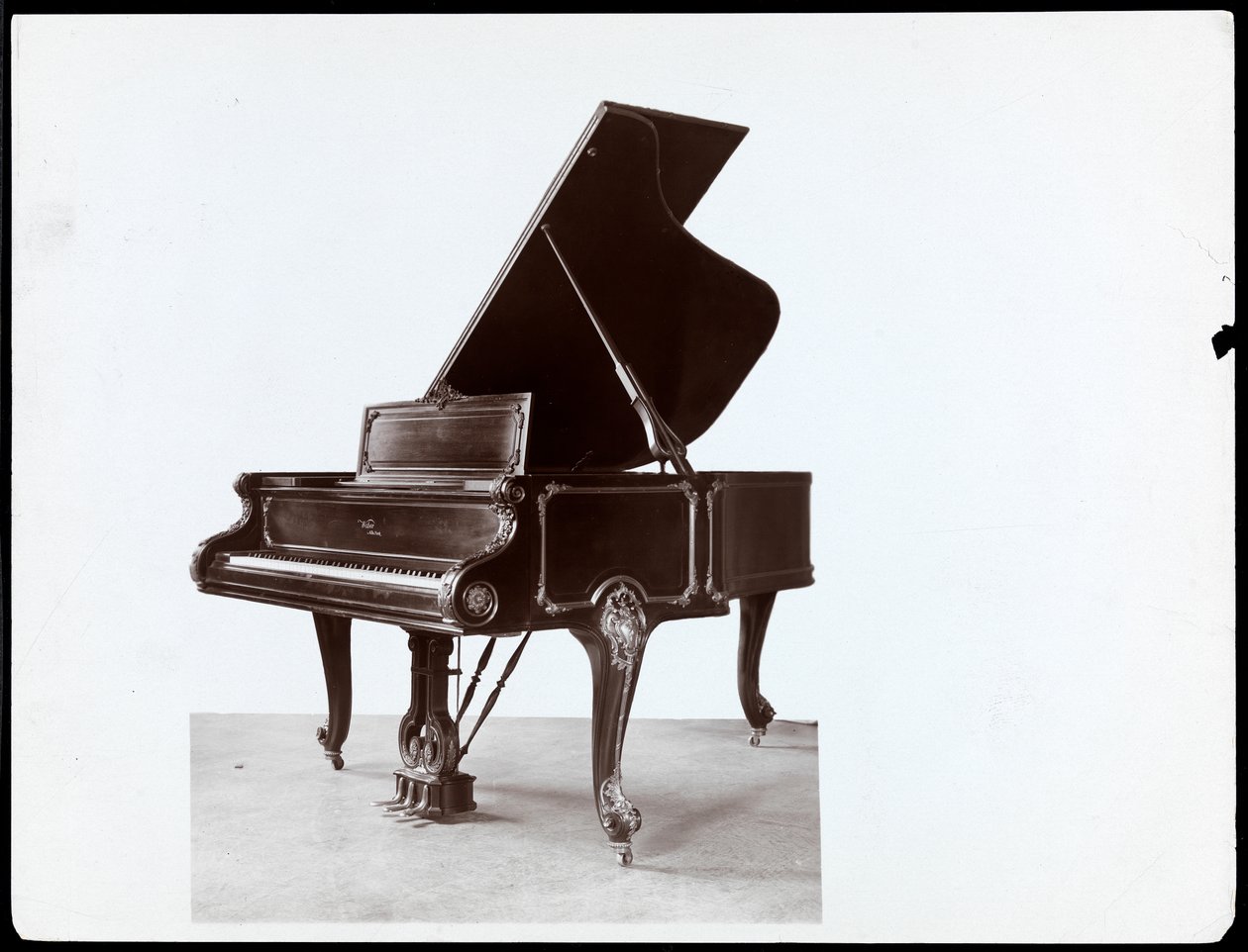Ein Klavier von Weber und Co., New York, zwischen 1900-20 von Byron Company