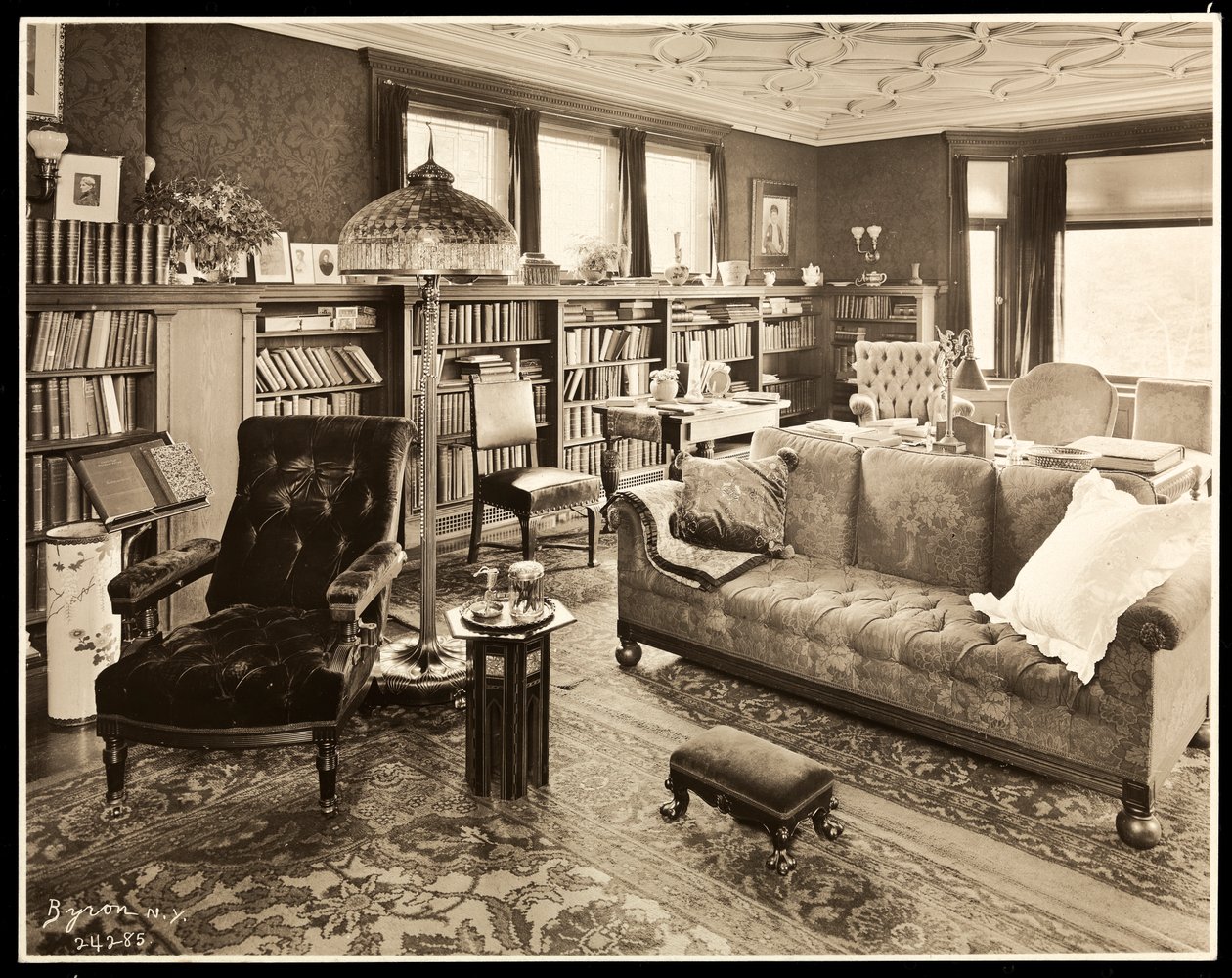 Bibliothek im Haus von Thomas Edison, 1907 von Byron Company