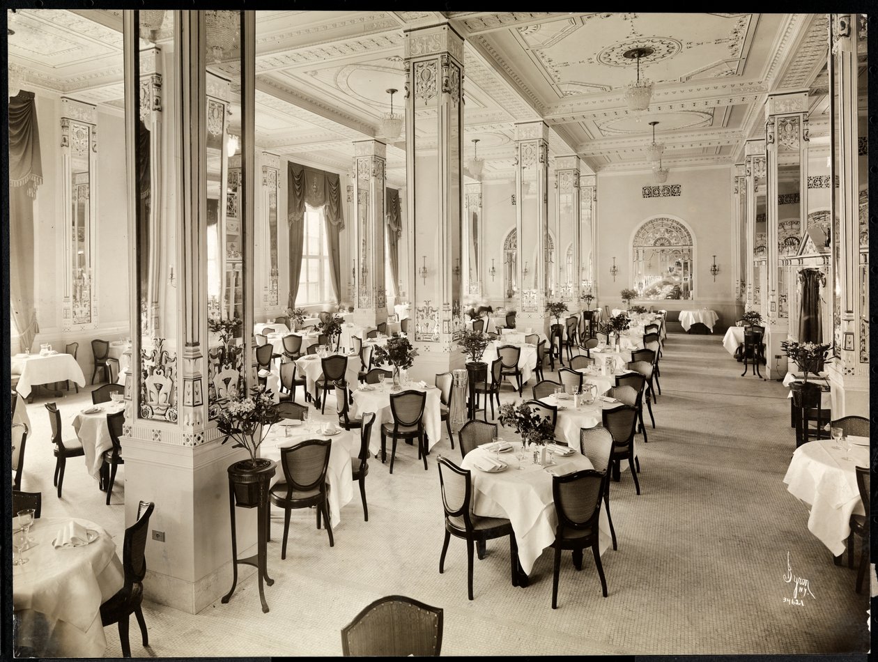 Ein Speisesaal im Robert Treat Hotel, Newark, New Jersey, 1916 von Byron Company