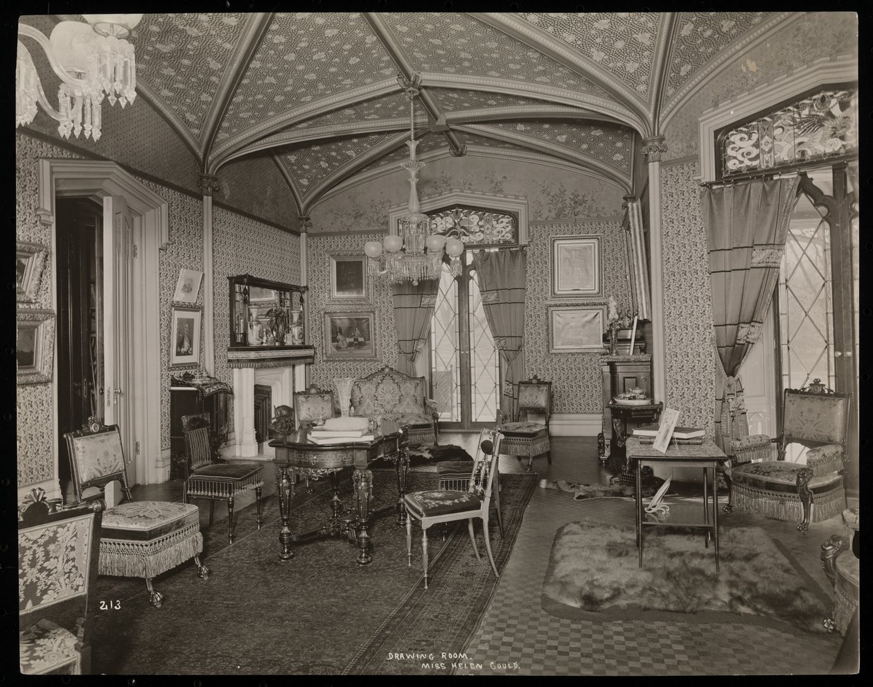Das Wohnzimmer des Helen Gould Anwesens (ehemalige Jay Gould Residenz) in Tarrytown, New York von Byron Company