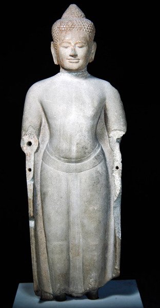 Buddha im post-Bayon-Stil, aus Preah Khan in Kambodscha, spätes 13. - 14. Jahrhundert von Cambodian Cambodian