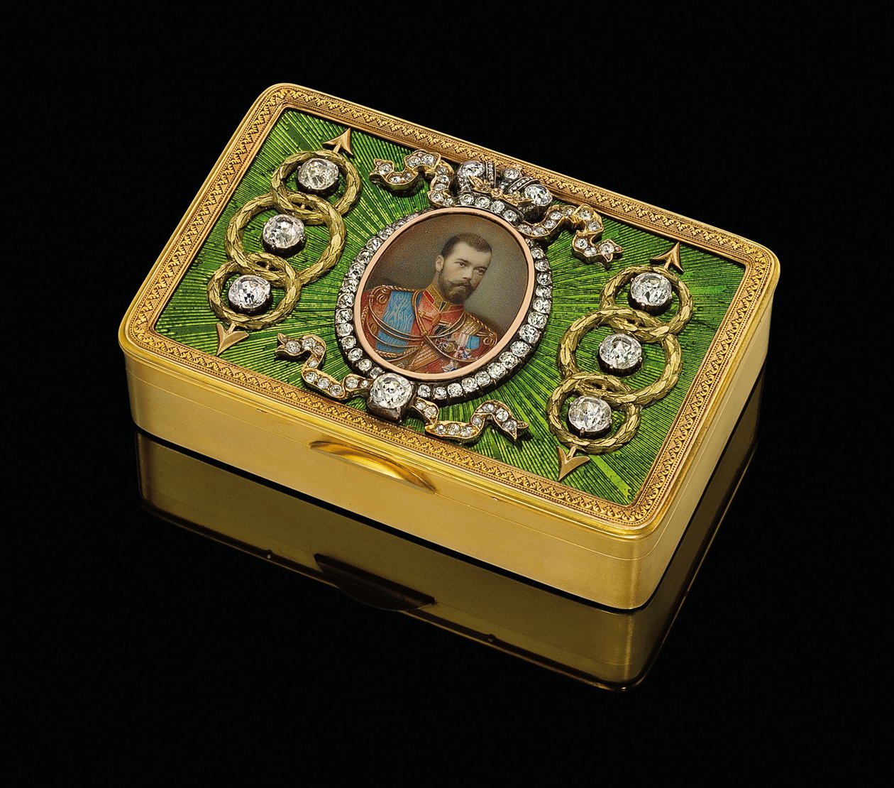 Eine kaiserliche Präsentations-Schnupftabakdose, mit einem Aquarell auf Elfenbein-Miniatur von Kaiser Nikolaus II., ca. 1890 von Carl Fabergé